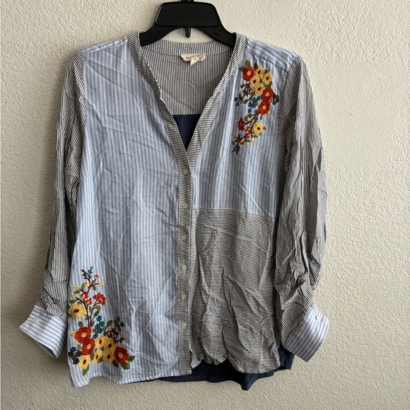Mystree Blue Striped Floral Embroidered Button Down Shirt M - Picture 3 of 15